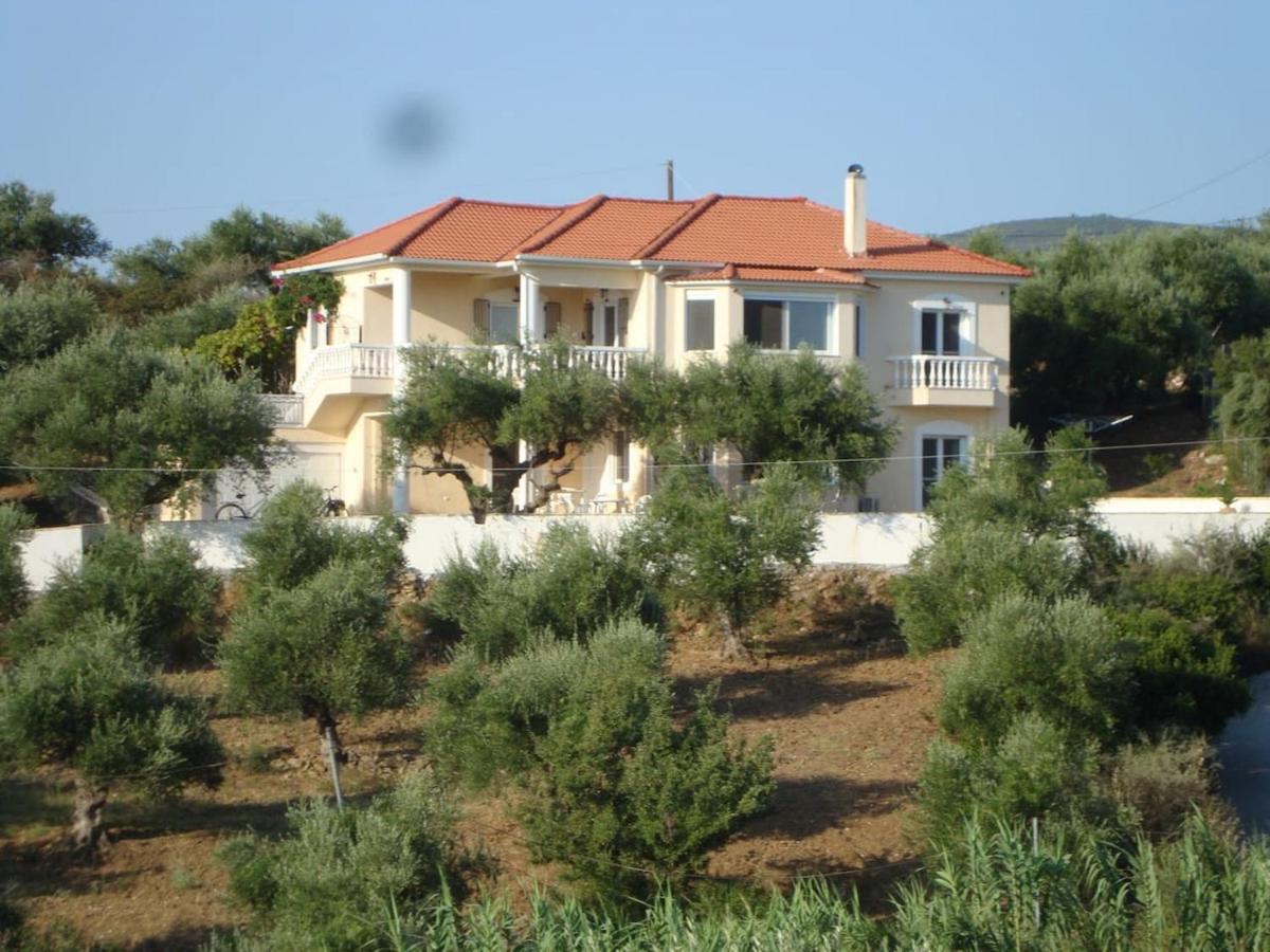 Villa Carisma Livadhákia エクステリア 写真